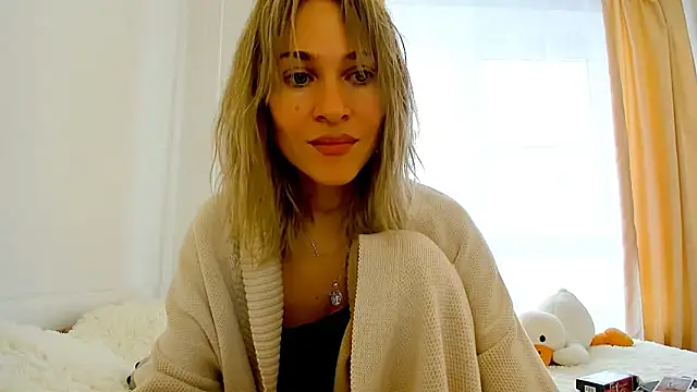 Mona Cruz online show from February 19, 9:06 am