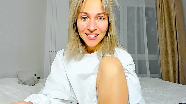 Mona Cruz online show from February 22, 8:09 pm