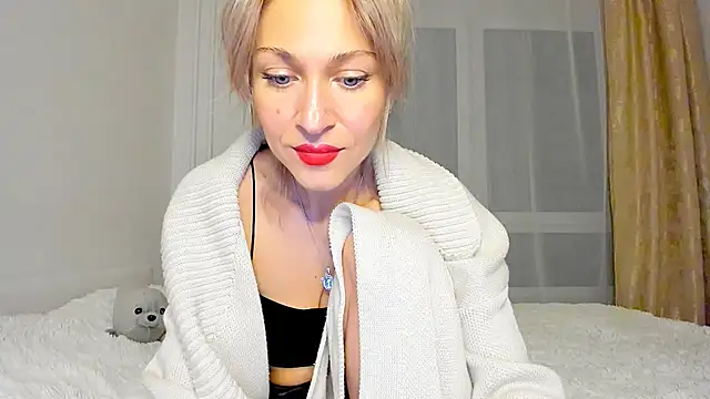 Mona Cruz online show from March 10, 7:40 pm