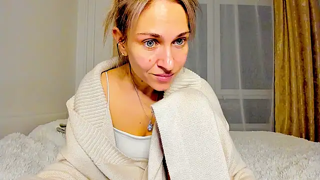 Mona Cruz online show from March 17, 9:45 pm