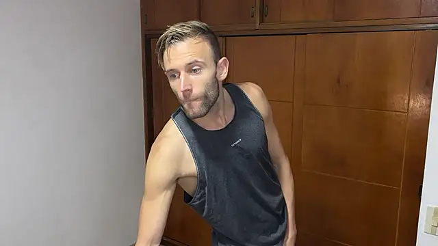 aquilesmade online show from December 29, 4:19 pm