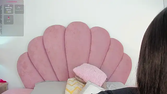 Nicole Paradise online show from February 20, 1:08 pm