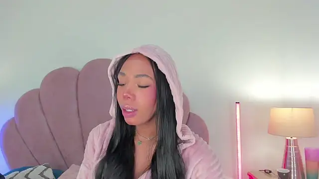 Nicole Paradise online show from December 5, 12:47 pm