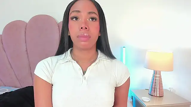 Nicole Paradise online show from December 17, 12:44 pm