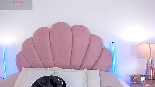 Nicole Paradise online show from March 6, 12:45 pm