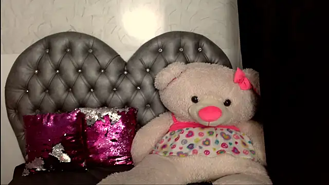 emma  cute   online show from February 9, 11:04 am