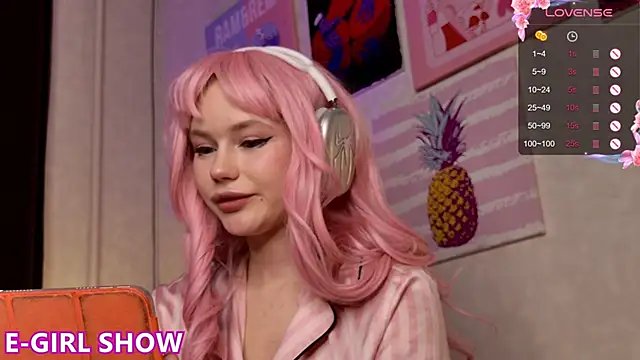 Snapshot of LexieLoree chatting on January 22, 6:52 am LexieLoree online show from January 22, 6:52 am