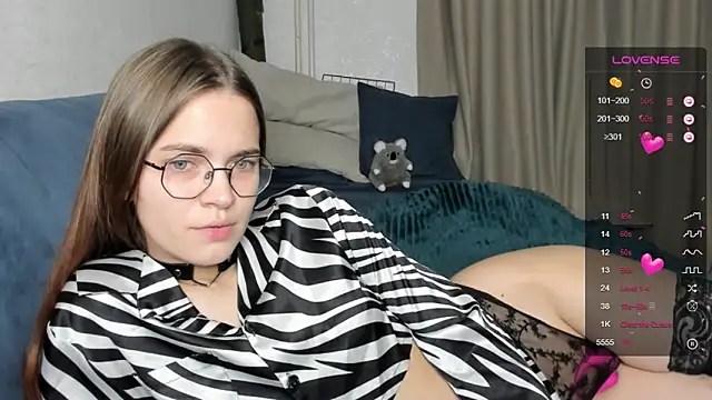 lina haall online show from December 26, 12:59 pm