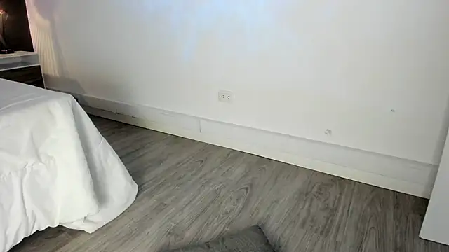 VioletPaket online show from March 9, 2:10 pm