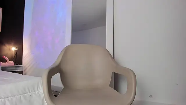 VioletPaket online show from March 14, 9:32 pm