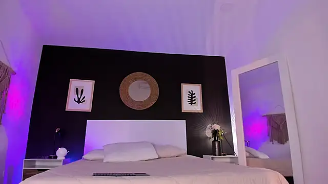 VioletPaket online show from October 3, 11:40 am