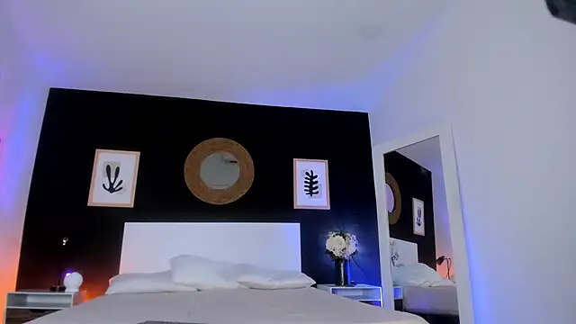 VioletPaket online show from October 18, 1:23 pm