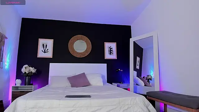 VioletPaket online show from February 21, 12:17 pm