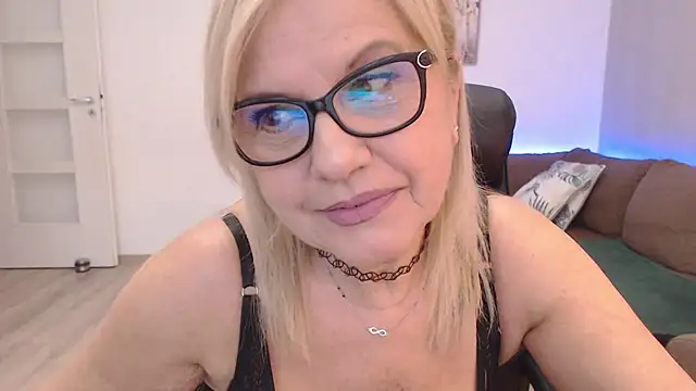 amberdoll4u online show from December 16, 6:43 am