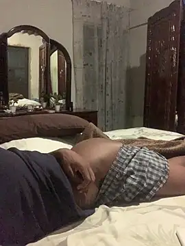 Snapshot of DManL chatting on December 17, 9:10 pm DManL online show from December 17, 9:10 pm