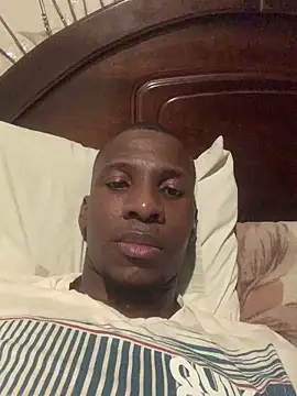 Snapshot of DManL chatting on December 19, 8:16 pm DManL online show from December 19, 8:16 pm