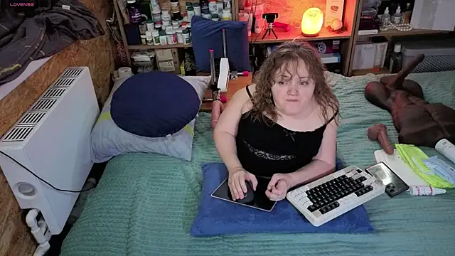 MiniNatalie online show from November 25, 6:02 am