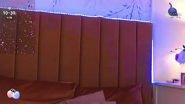 Snapshot of PinkySparks chatting on March 19, 12:37 am PinkySparks online show from March 19, 12:37 am