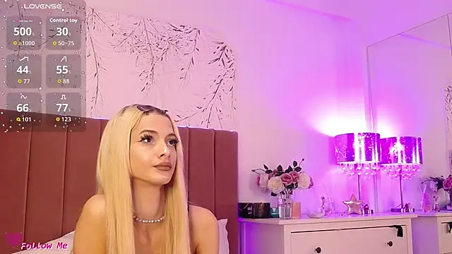 Snapshot of PinkySparks chatting on November 15, 6:48 pm PinkySparks online show from November 15, 6:48 pm