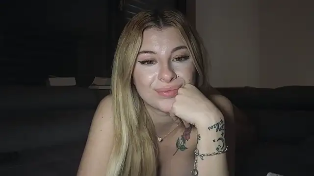 Mia-Minou online show from February 11, 8:10 pm