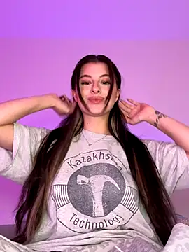 Mia-Minou online show from November 9, 7:01 pm