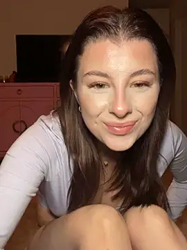 Mia-Minou online show from February 1, 5:00 pm