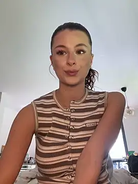 Mia-Minou online show from May 3, 12:00 pm