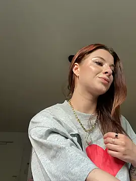 Mia-Minou online show from May 23, 5:06 pm
