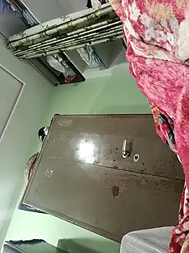 Snapshot of PVNRAO0831 chatting on October 18, 3:57 pm PVNRAO0831 online show from October 18, 3:57 pm