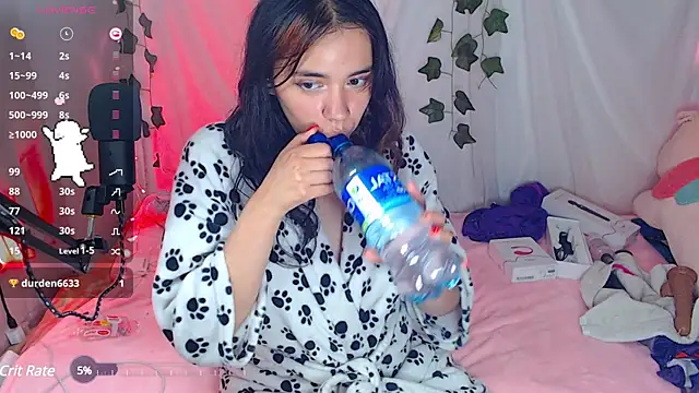 Snapshot of sophie_north chatting on January 12, 12:39 am sophie north online show from January 12, 12:39 am