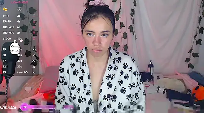 Snapshot of sophie_north chatting on February 8, 5:18 pm sophie north online show from February 8, 5:18 pm