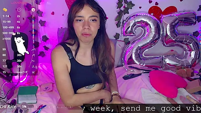 Snapshot of sophie_north chatting on February 20, 6:13 pm sophie north online show from February 20, 6:13 pm