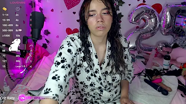 Snapshot of sophie_north chatting on February 24, 4:58 pm sophie north online show from February 24, 4:58 pm