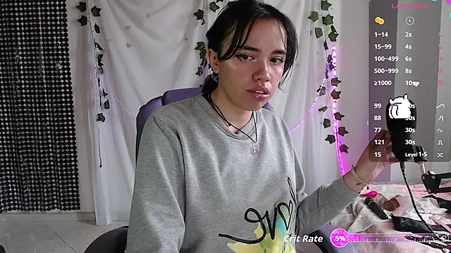 Snapshot of sophie_north chatting on September 23, 4:32 pm sophie north online show from September 23, 4:32 pm