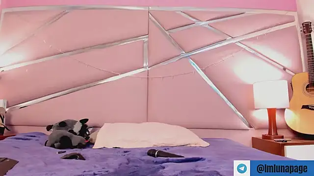 Snapshot of Lunapage chatting on February 8, 7:16 pm Lunapage online show from February 8, 7:16 pm