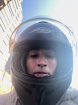 Snapshot of Lunapage chatting on February 28, 1:03 pm Lunapage online show from February 28, 1:03 pm