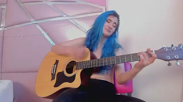 Snapshot of Lunapage chatting on March 6, 7:10 pm Lunapage online show from March 6, 7:10 pm