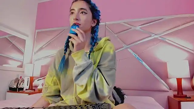 Snapshot of Lunapage chatting on March 10, 7:18 pm Lunapage online show from March 10, 7:18 pm