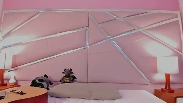 Snapshot of Lunapage chatting on March 14, 8:17 pm Lunapage online show from March 14, 8:17 pm