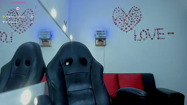 Snapshot of roxanne_jones1 chatting on March 22, 10:48 pm roxanne jones1 online show from March 22, 10:48 pm