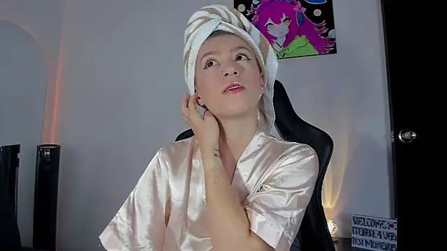 Snapshot of roxanne_jones1 chatting on May 26, 6:37 pm roxanne jones1 online show from May 26, 6:37 pm