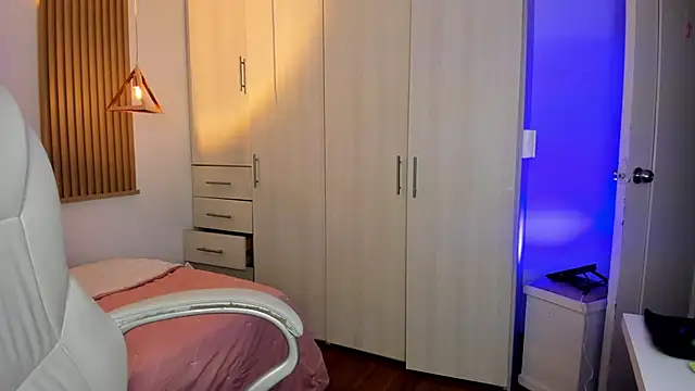 mia nevaeh online show from December 19, 9:22 pm