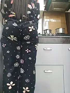 Manpreet kaur21 online show from December 28, 1:38 pm