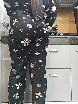 Manpreet kaur21 online show from January 28, 2:10 pm