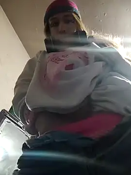 Snapshot of gabelove369 chatting on February 4, 2:43 pm gabelove369 online show from February 4, 2:43 pm