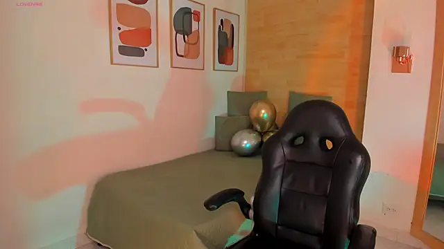 charlotte  grey online show from December 15, 1:37 pm