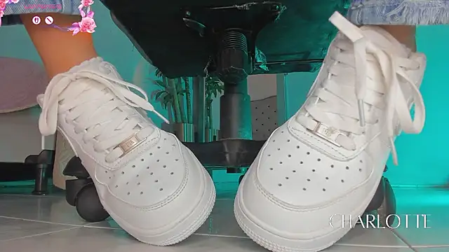 charlotte  grey online show from February 25, 8:07 pm