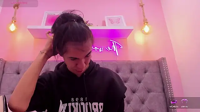 Mia thompson 19 online show from November 5, 2:06 pm