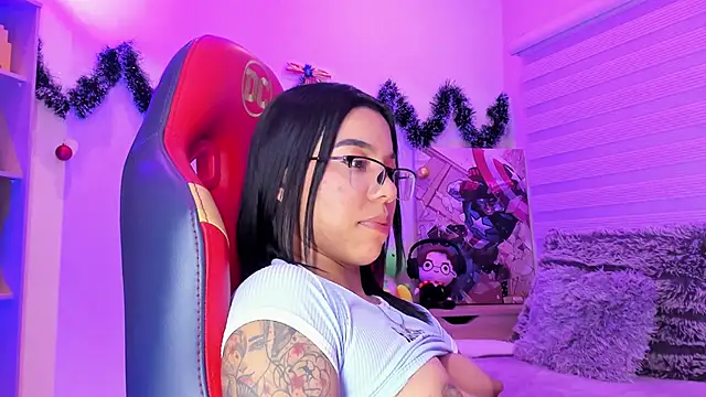 madelyn rose  online show from January 9, 8:45 am