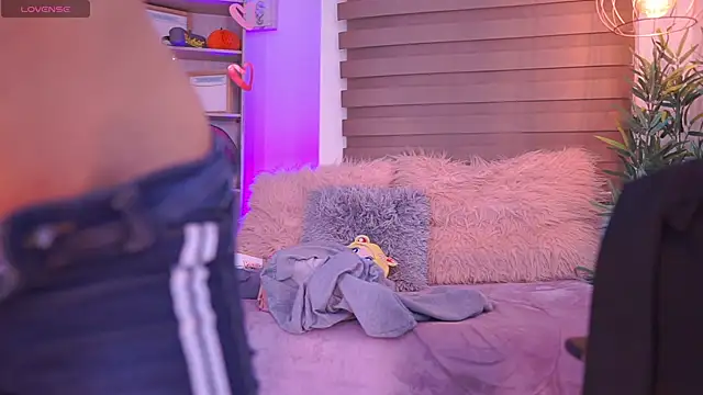 madelyn rose  online show from September 12, 2:00 am